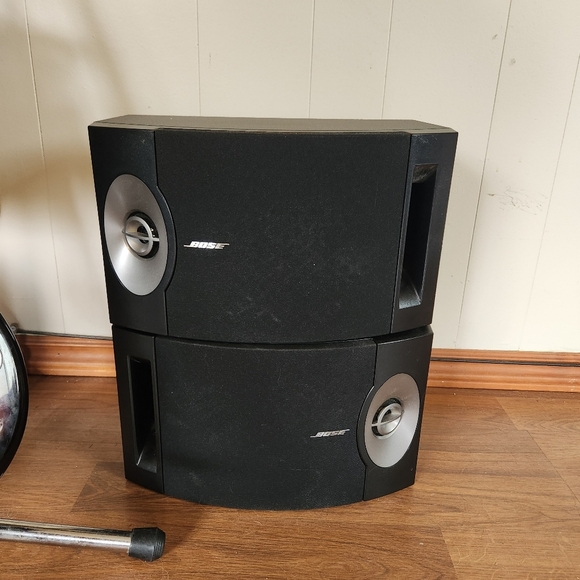 BOSE 201 - V Series Speakers Bookshelf Right Left Black Speakers - Picture 2 of 4